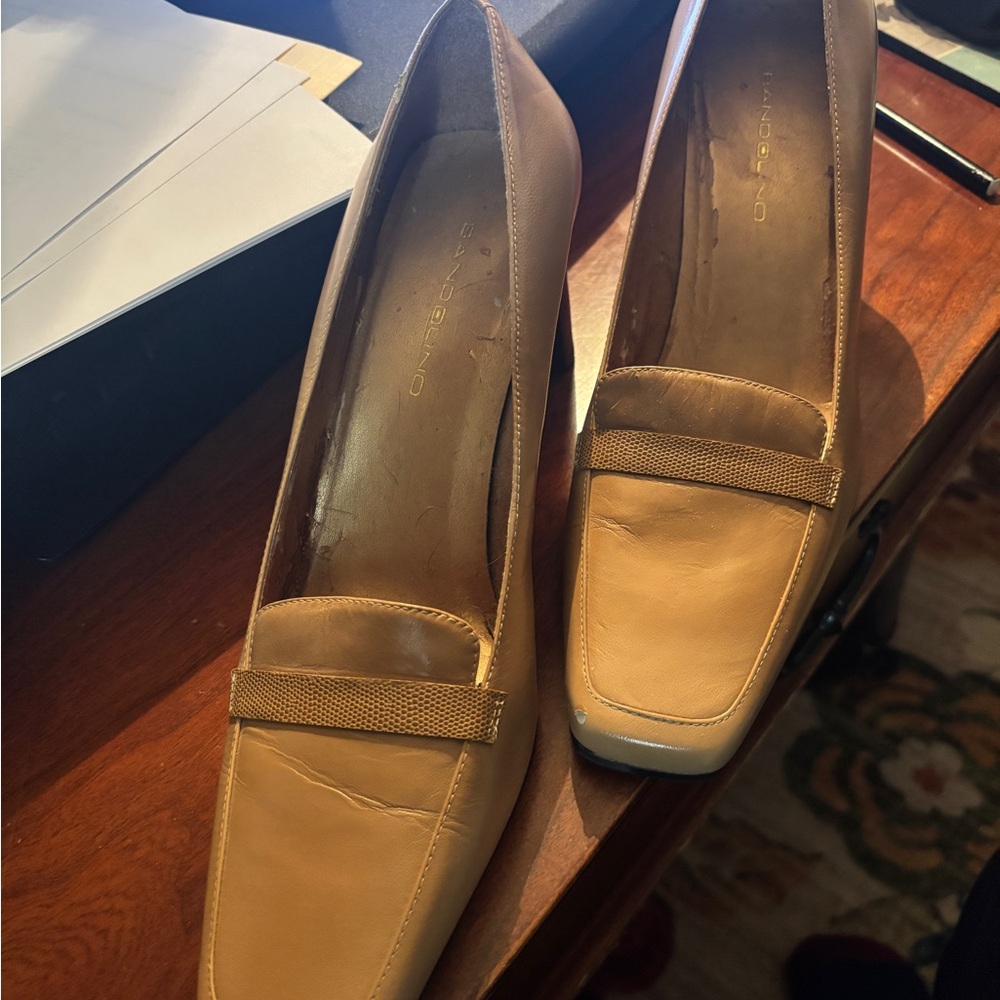 Bandolinos Beige women’s Pumps